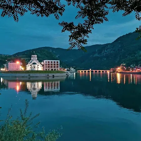 Sobe I Svjetlana-mladen Okuka Lägenhetshotell Višegrad